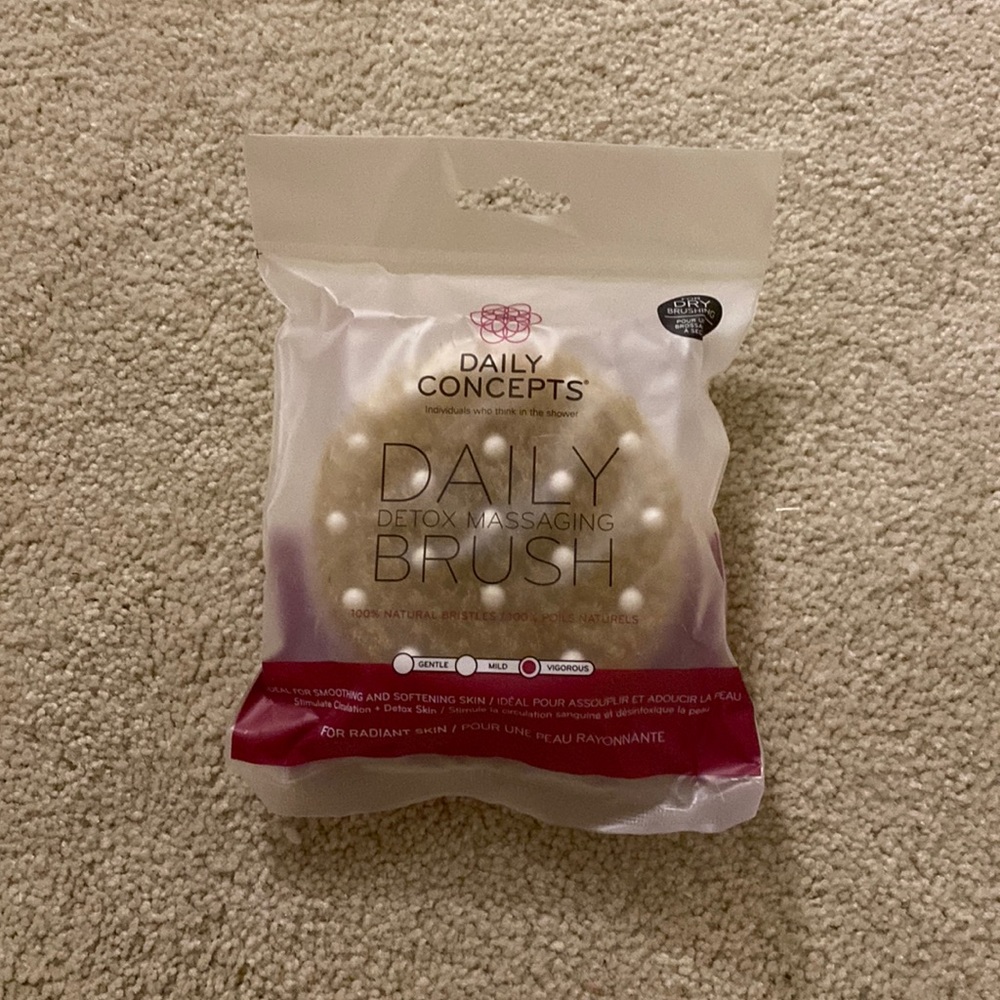 NWT Daily concepts brush